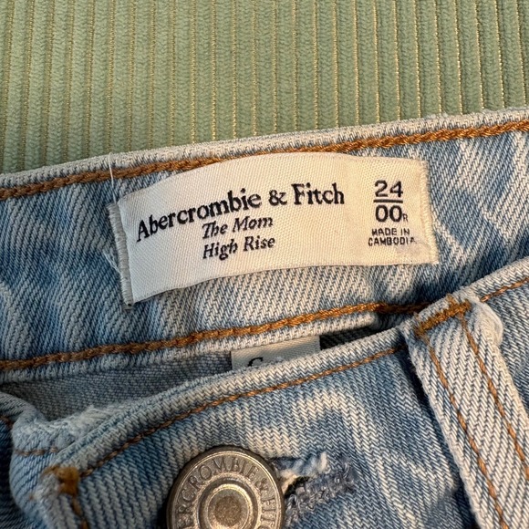 Abercrombie Fitch The Mom High Rise Light Wash Distressed Jeans Women Size 24 - Picture 5 of 10